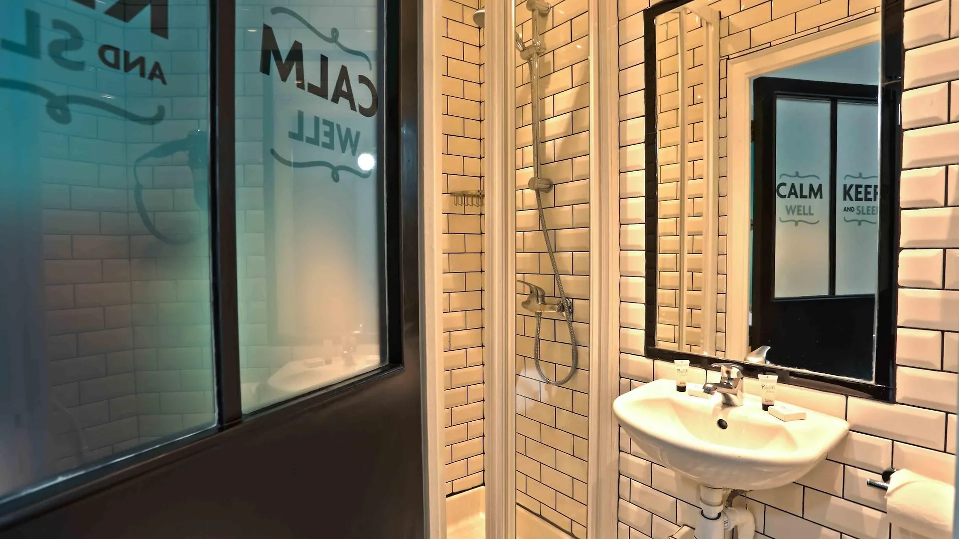 Hostal Arty Porte De Versailles By River *