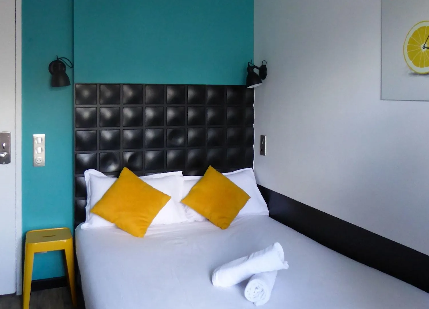 Arty Porte De Versailles By River Hostel *
