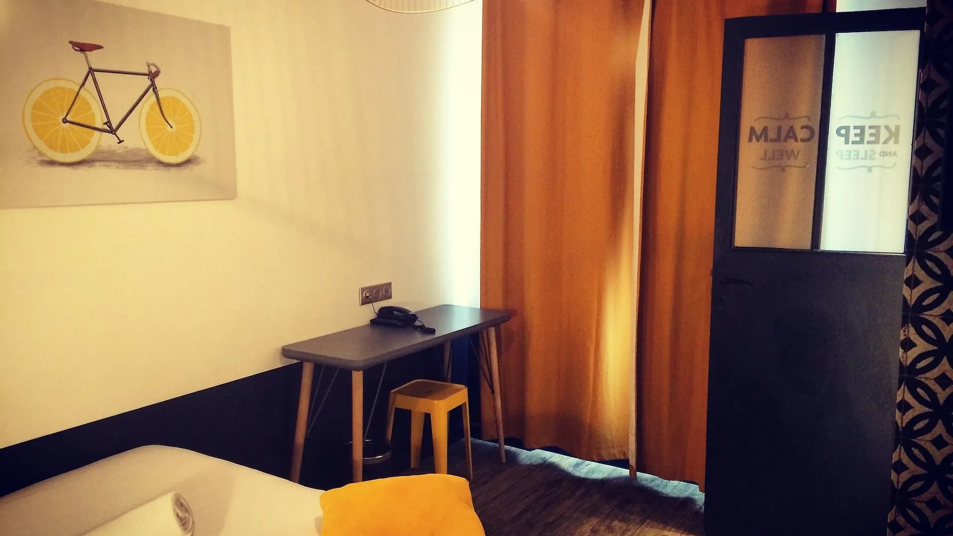 Hostel Arty Porte De Versailles By River