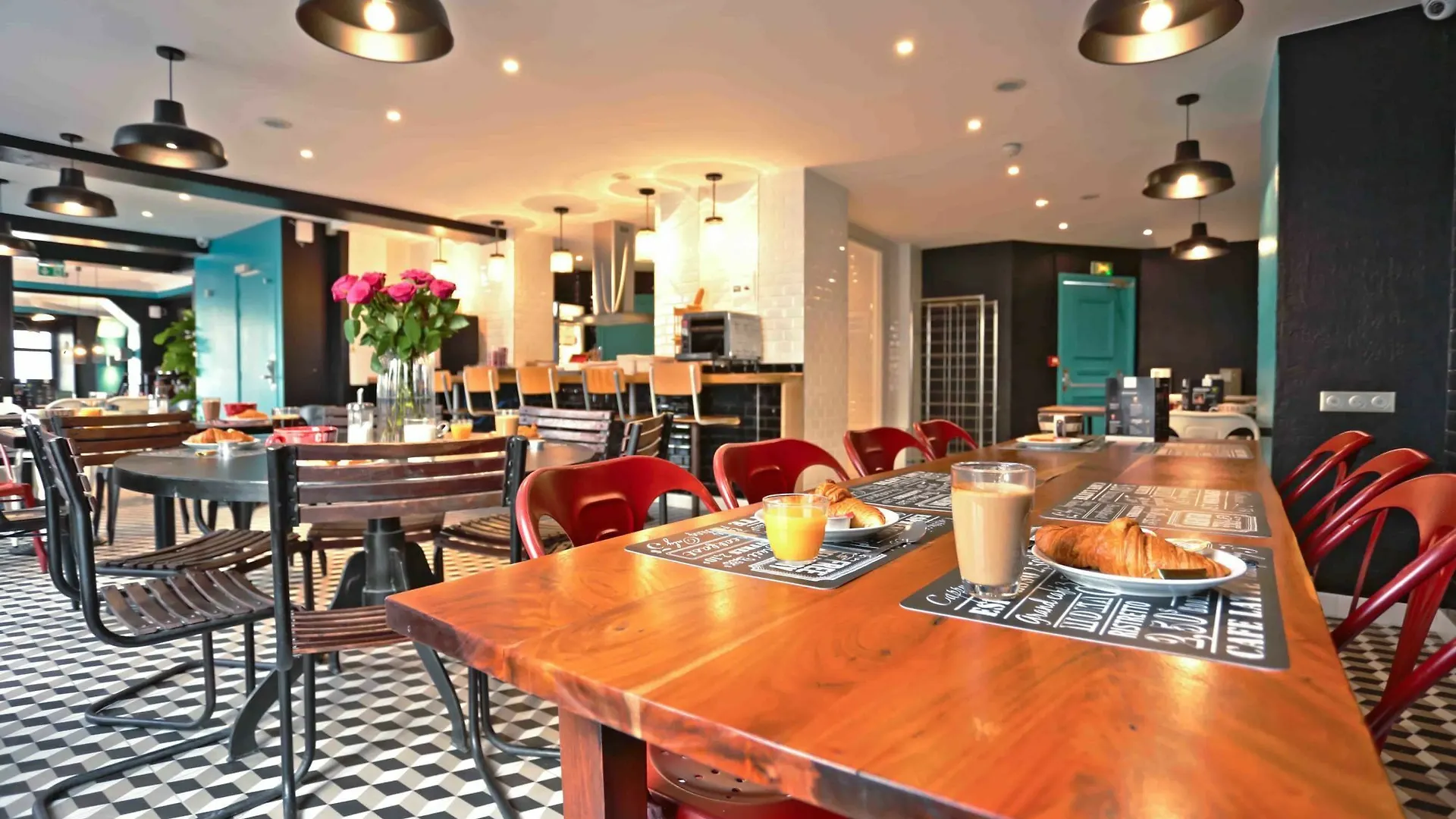 Arty Porte De Versailles By River Hostel