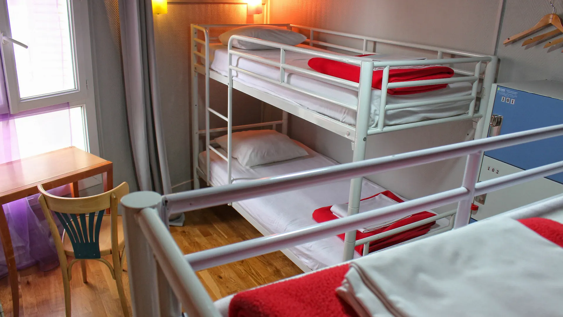 Arty Porte De Versailles By River Hostel *