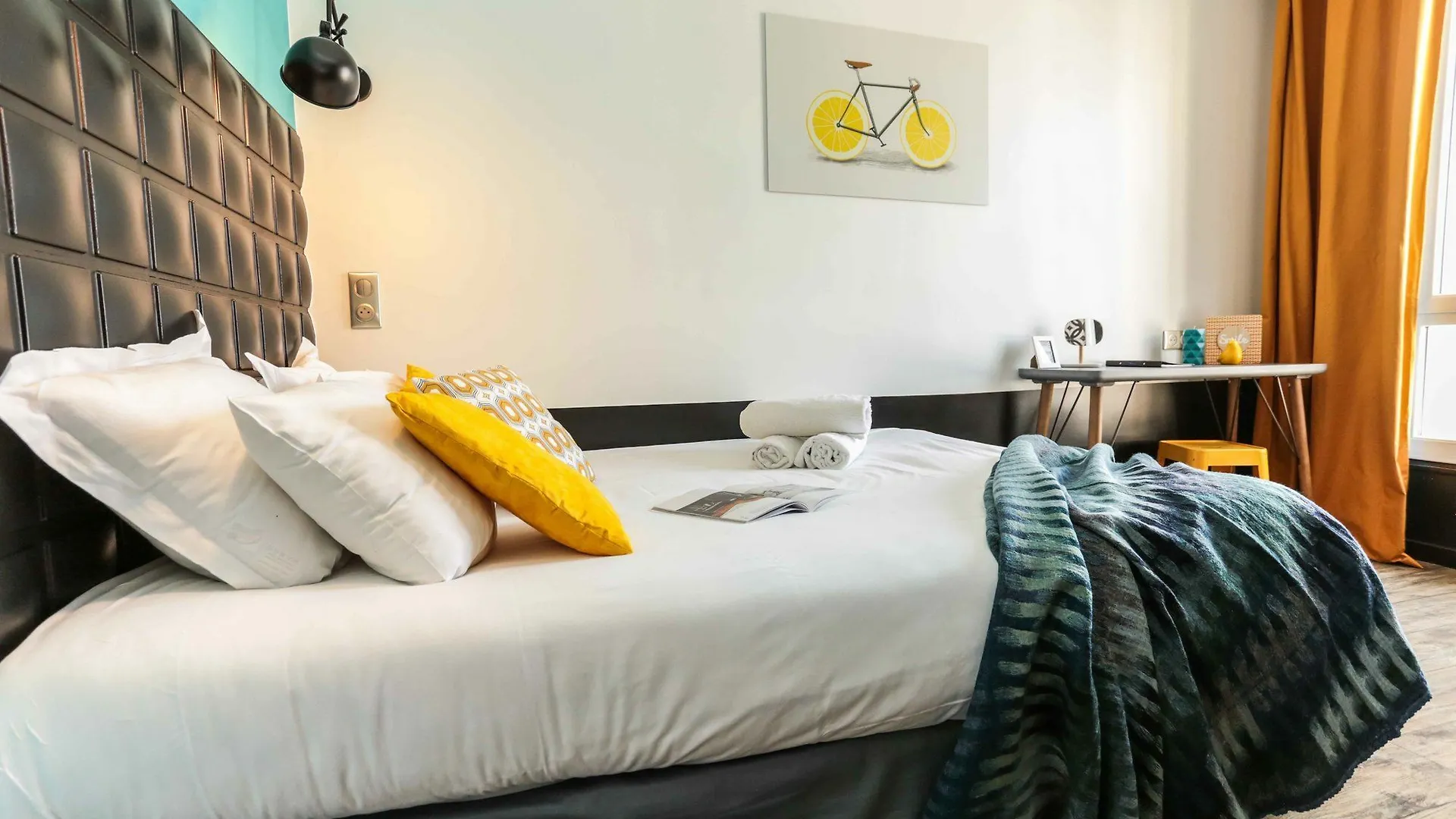 Arty Porte De Versailles By River Hostel Paris