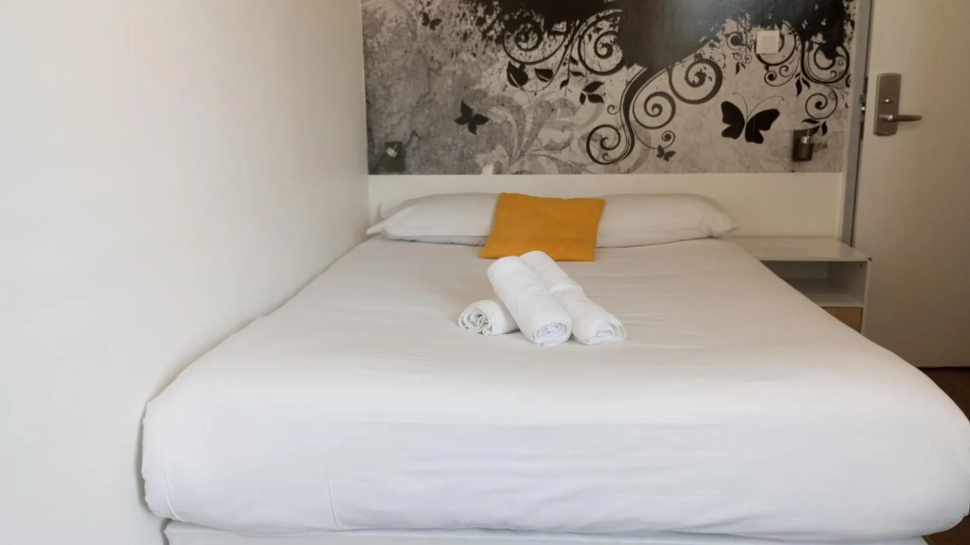 Hostel Arty Porte De Versailles By River *